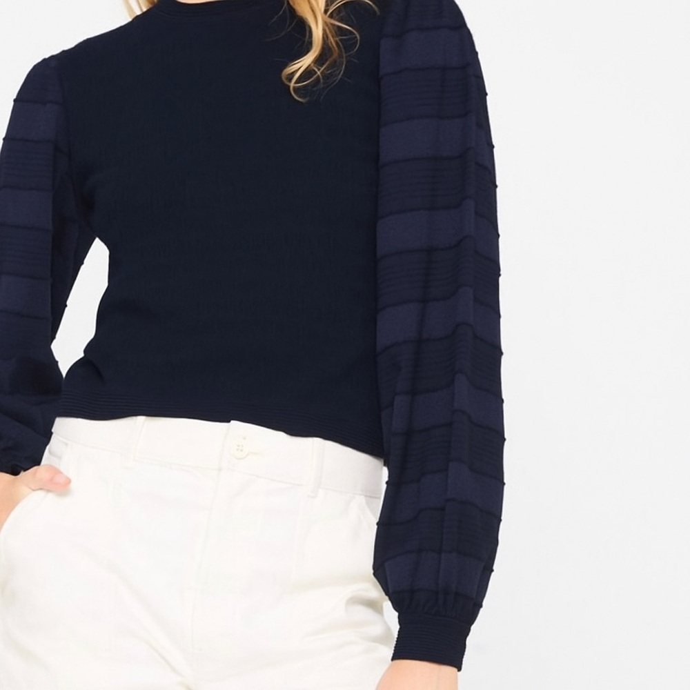 Club Monaco Dark Blue Navy women’s stretch woven XS top will also fit a small